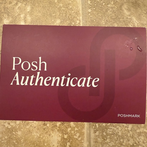 EUC Chanel Compact Wallet in Black Quiled Patent Leather with Silver CC logo - Picture 11 of 11